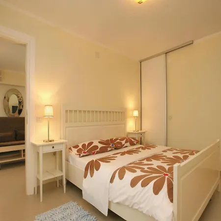 One-bedroom In * روفينج